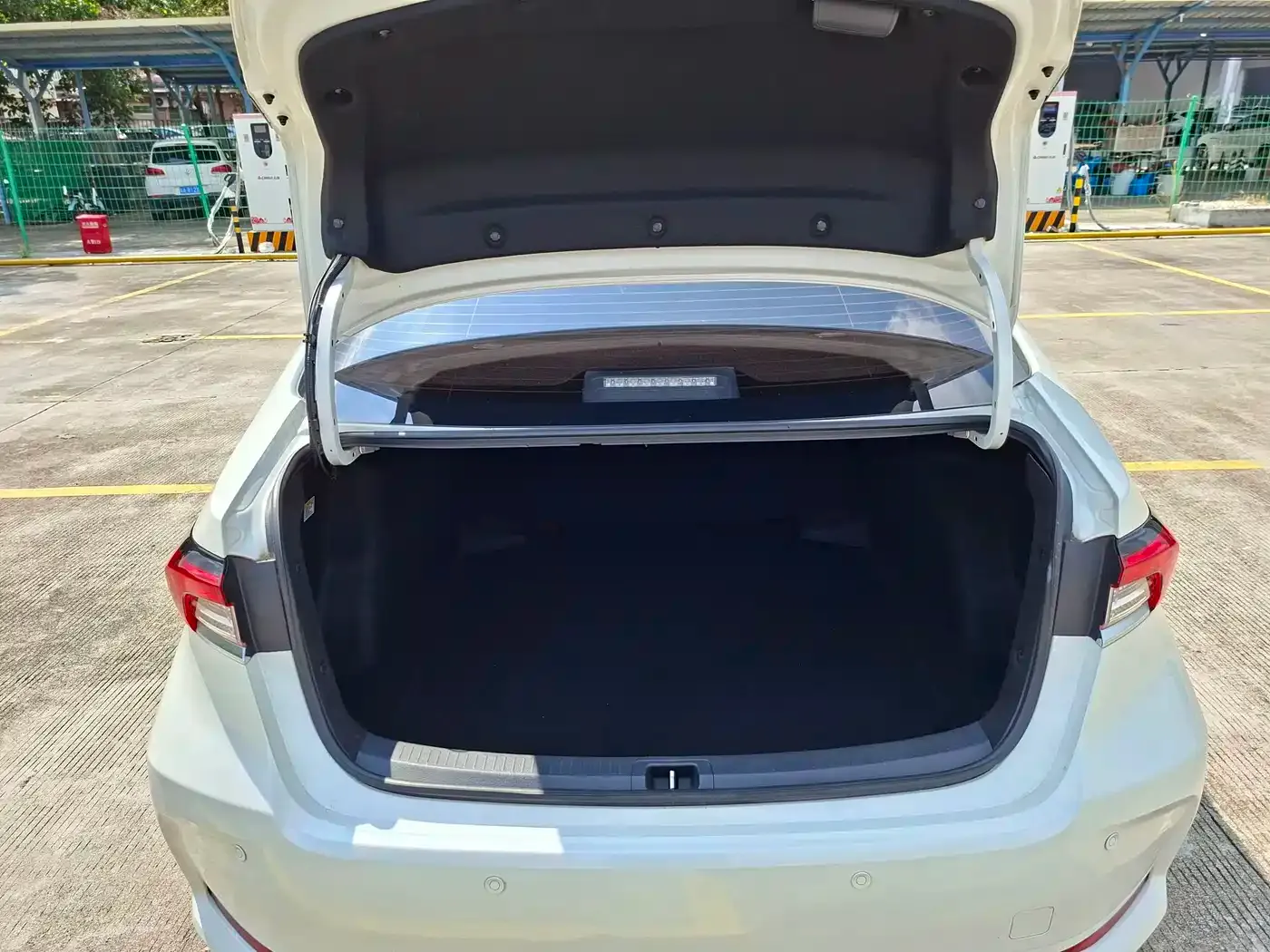 Toyota Corolla Hybrid 1.8L E-CVT GL-i Elite Edition 2020 — фото 18