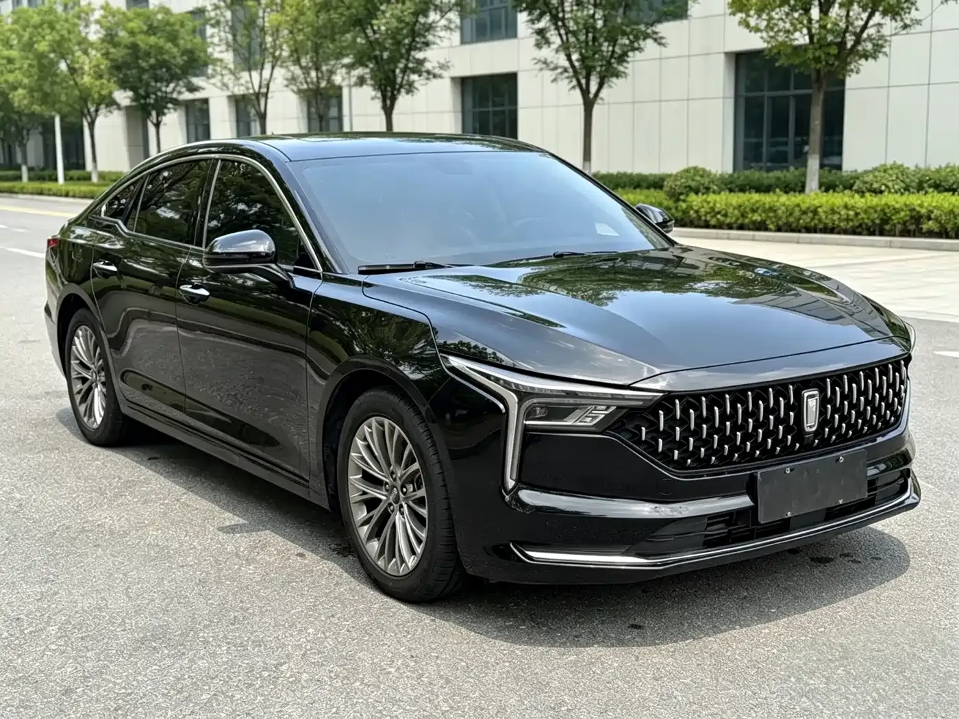Besturn B70 Model 3rd Gen 1.5T Automatic Joy 70th Anniversary Edition 2023 — фото 3