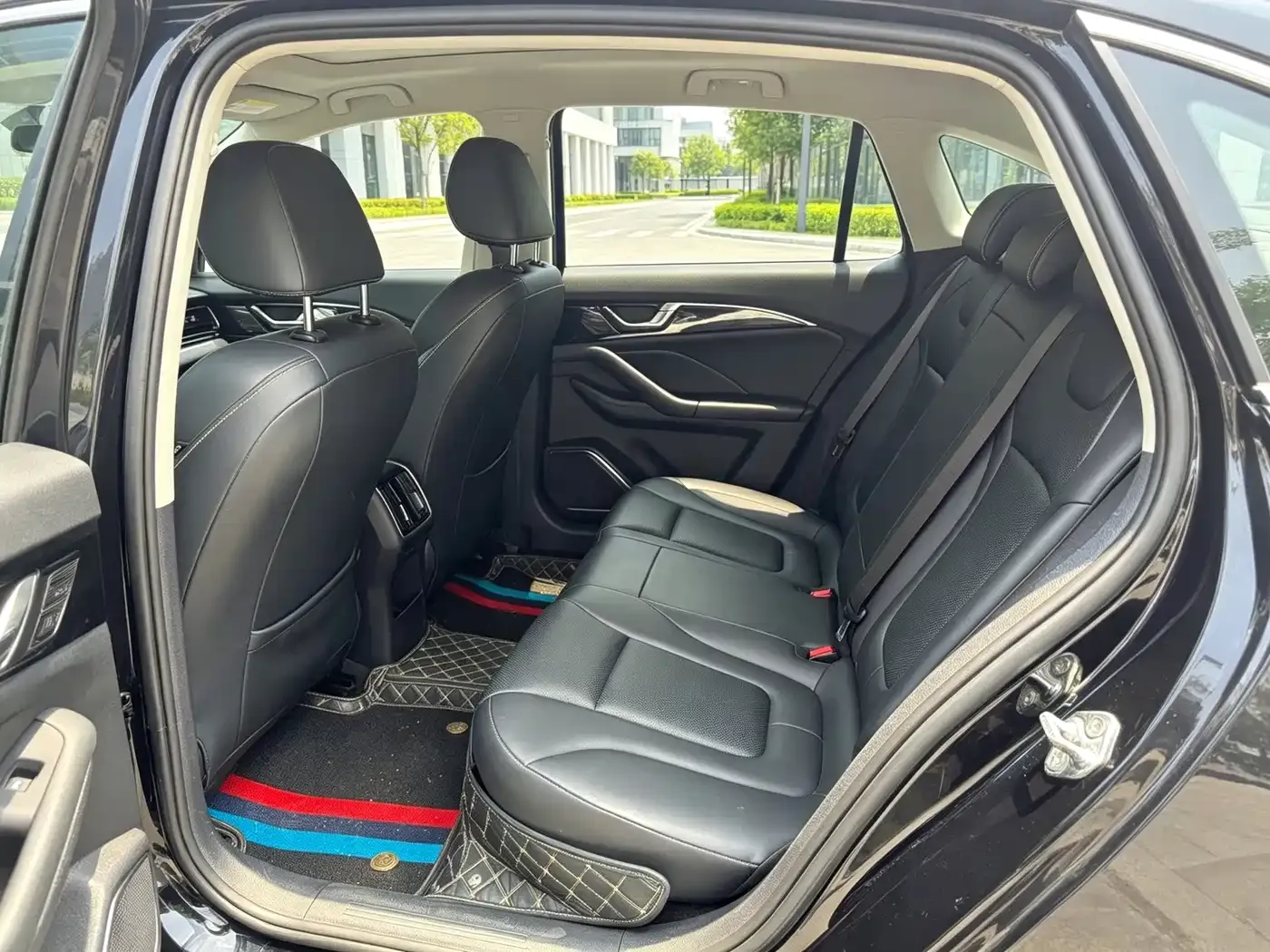 Besturn B70 Model 3rd Gen 1.5T Automatic Joy 70th Anniversary Edition 2023 — фото 9