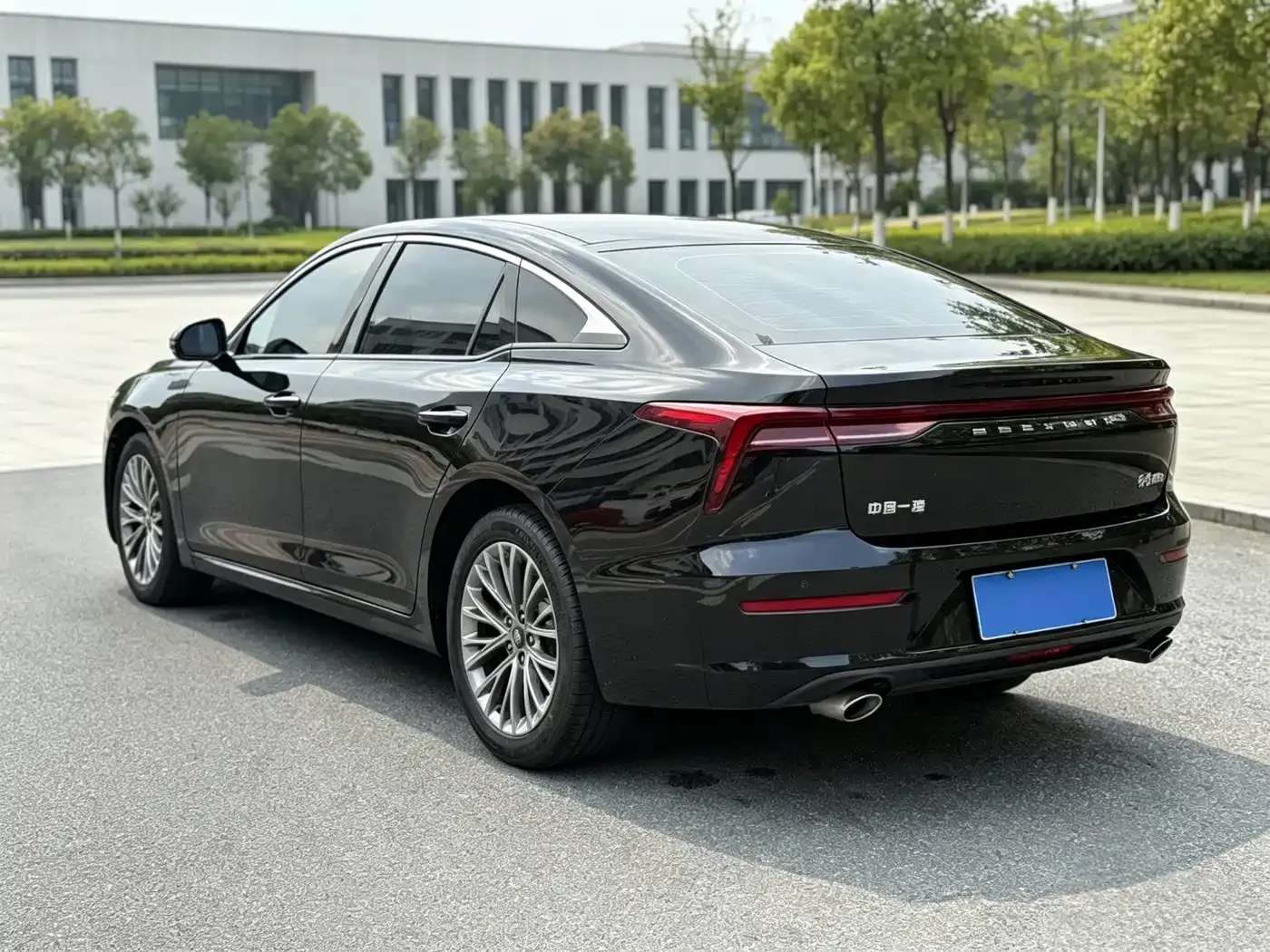 Besturn B70 Model 3rd Gen 1.5T Automatic Joy 70th Anniversary Edition 2023 — фото 6