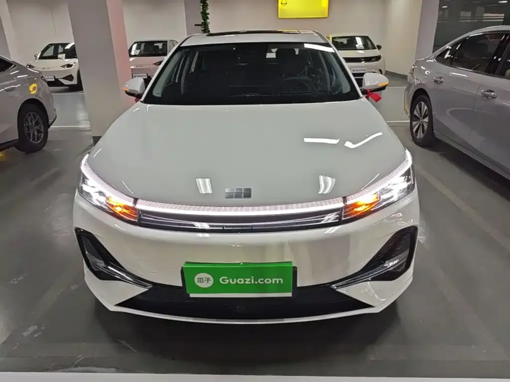 Geely Galaxy Galaxy A7 EM-i 150km Premium Edition 2026 — фото 3