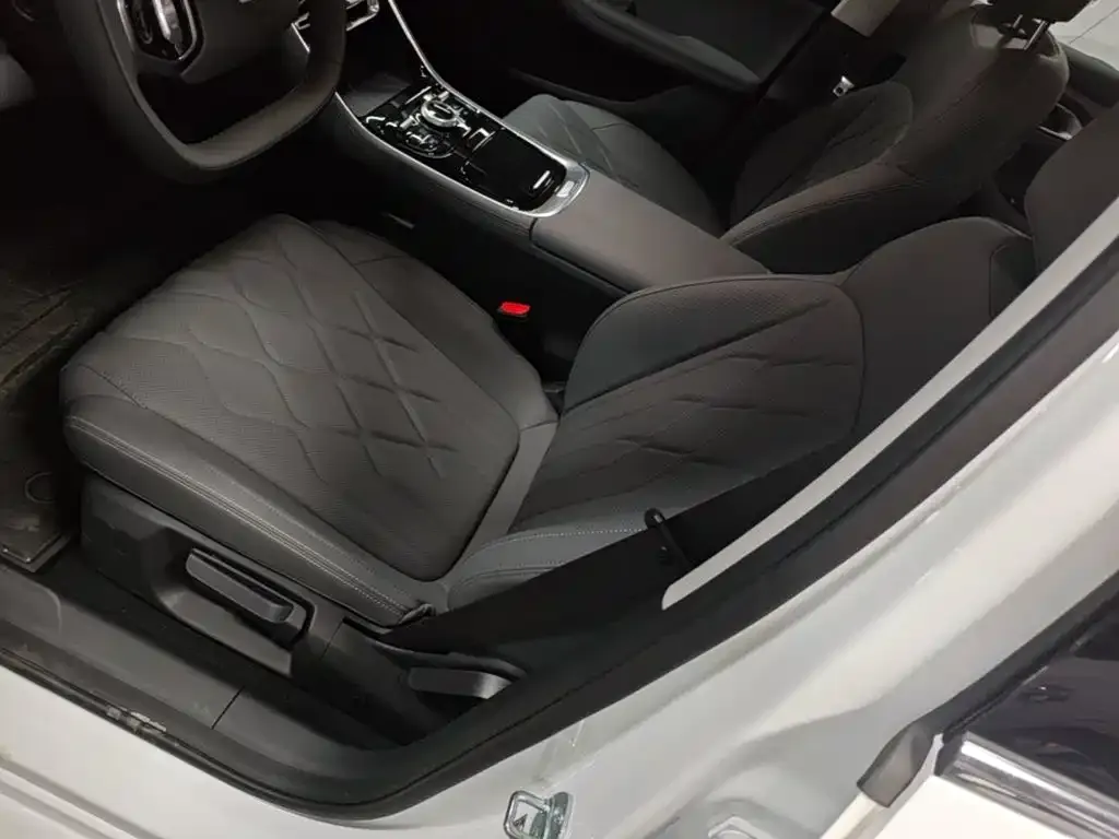 Geely Galaxy Galaxy A7 EM-i 150km Premium Edition 2026 — фото 15