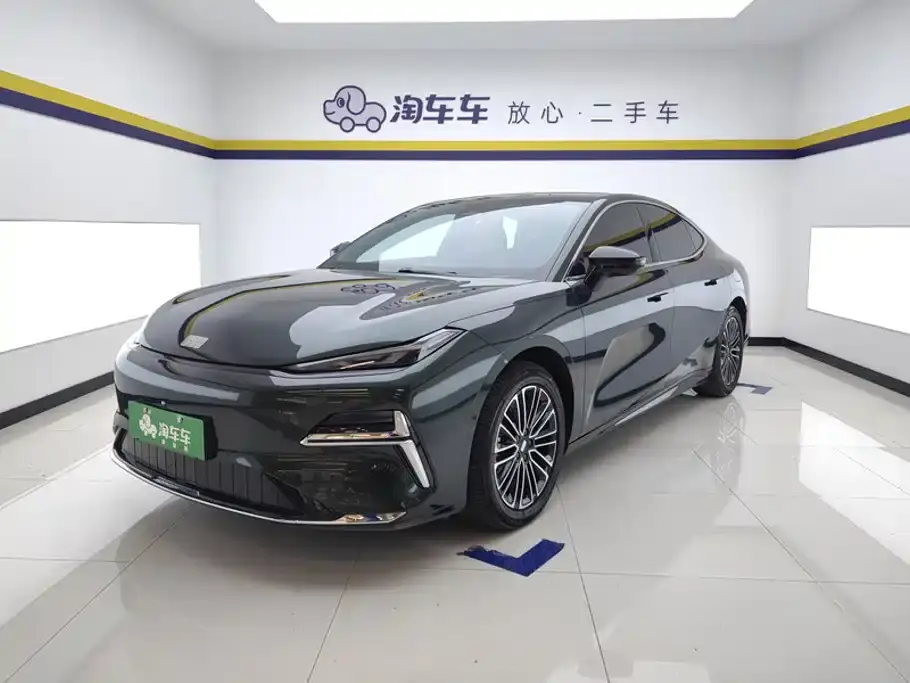 Geely Galaxy Galaxy Xingyao 8 130km EM-i Premium Edition 2025