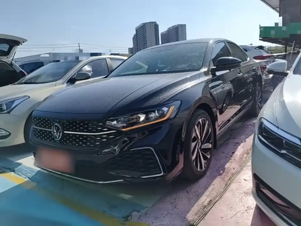 Volkswagen Passat 330TSI Starlight Luxury Edition 2022