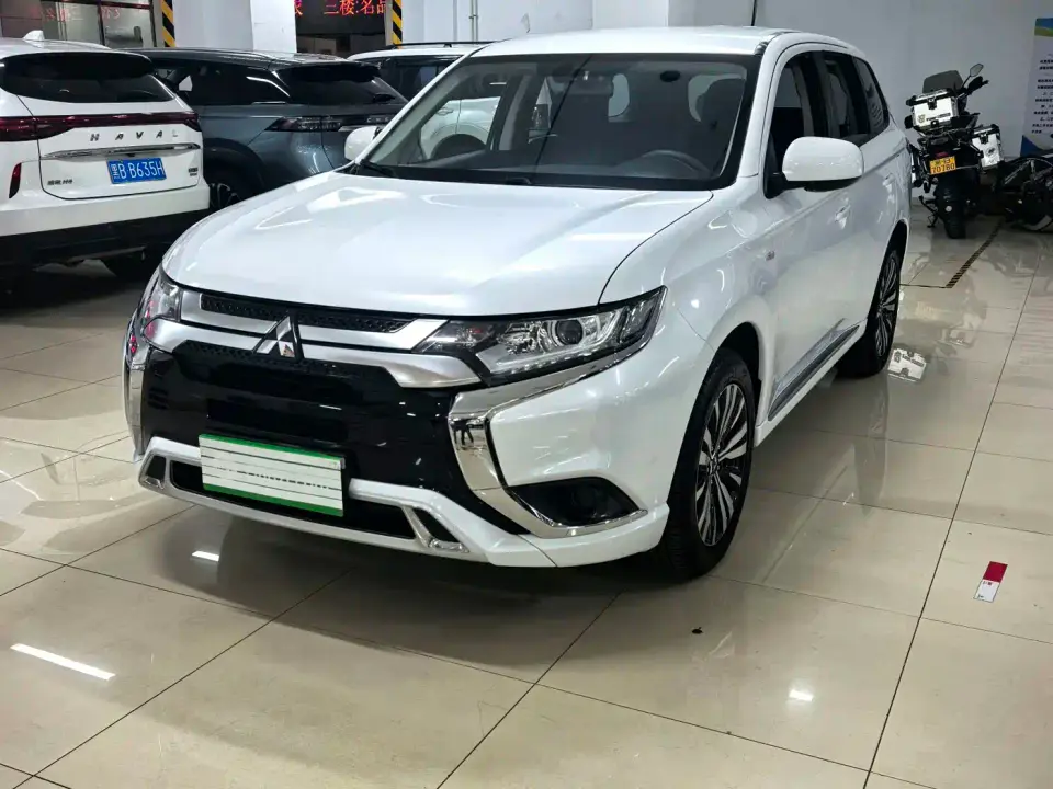 Mitsubishi Outlander 2.0L 2WD Smooth Ride Version 5-Seater 2022