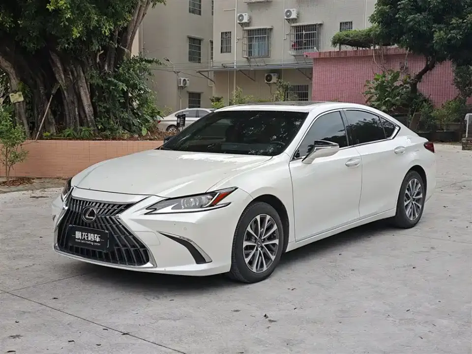 Lexus ES 200 Excellence Edition 2023