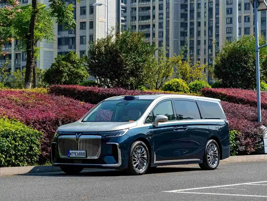 Voyah Auto Voyah Dreamer PHEV AWD Flagship Qian Kun Edition 2025
