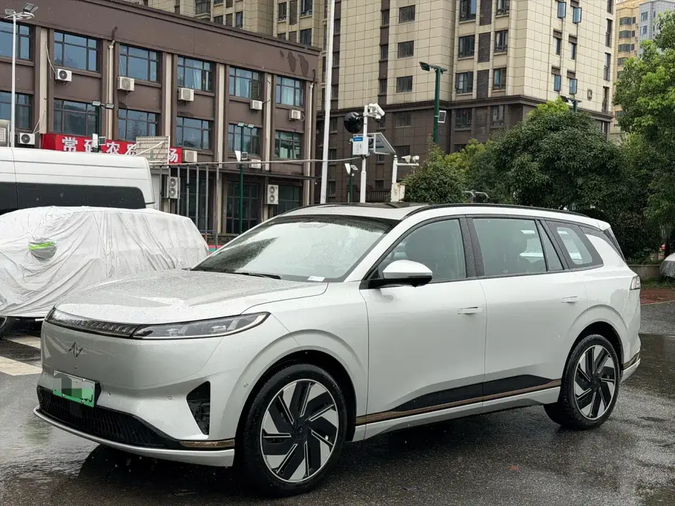 Dongfeng Yipai eπ008 636Max Pure Electric 6-Seater 2025