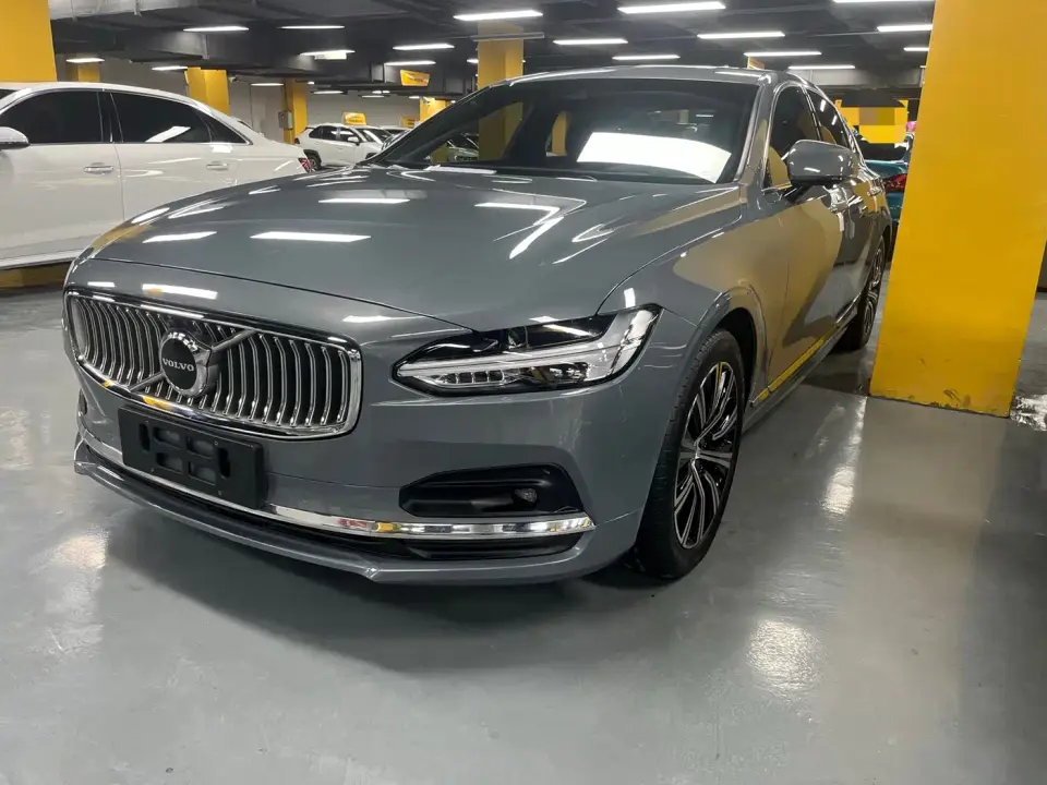 Volvo S90 Model B5 Momentum Luxury Edition 2022