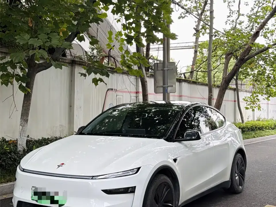 Tesla Model Y Rear-Wheel Drive 2025