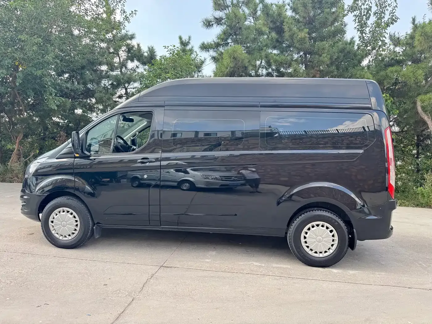 Ford Transit Model 2.0T Diesel Manual Premium Operating Business Travel Medium Wheelbase Medium Roof 9-Seater China VI 2021 — фото 4