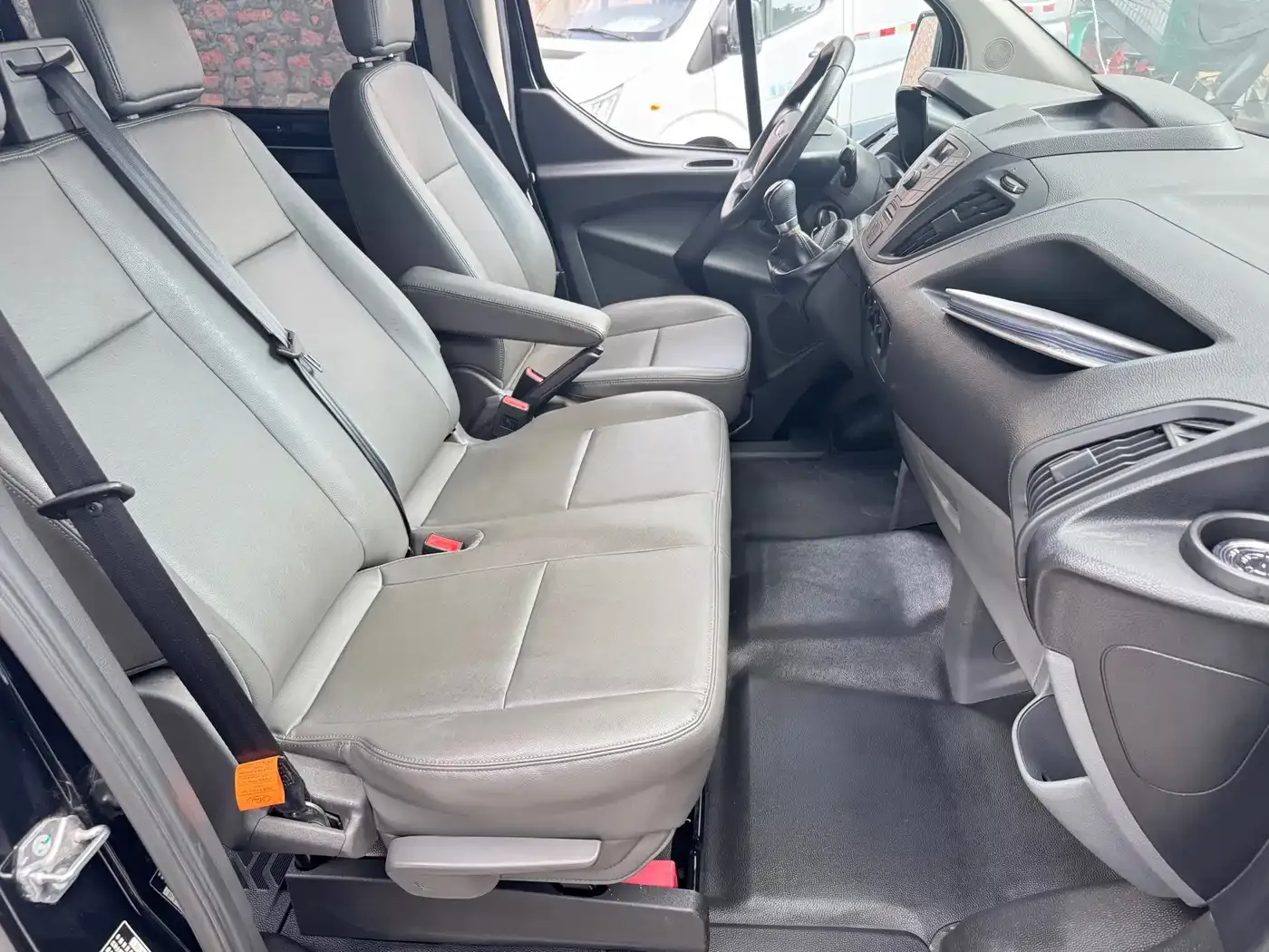 Ford Transit Model 2.0T Diesel Manual Premium Operating Business Travel Medium Wheelbase Medium Roof 9-Seater China VI 2021 — фото 11