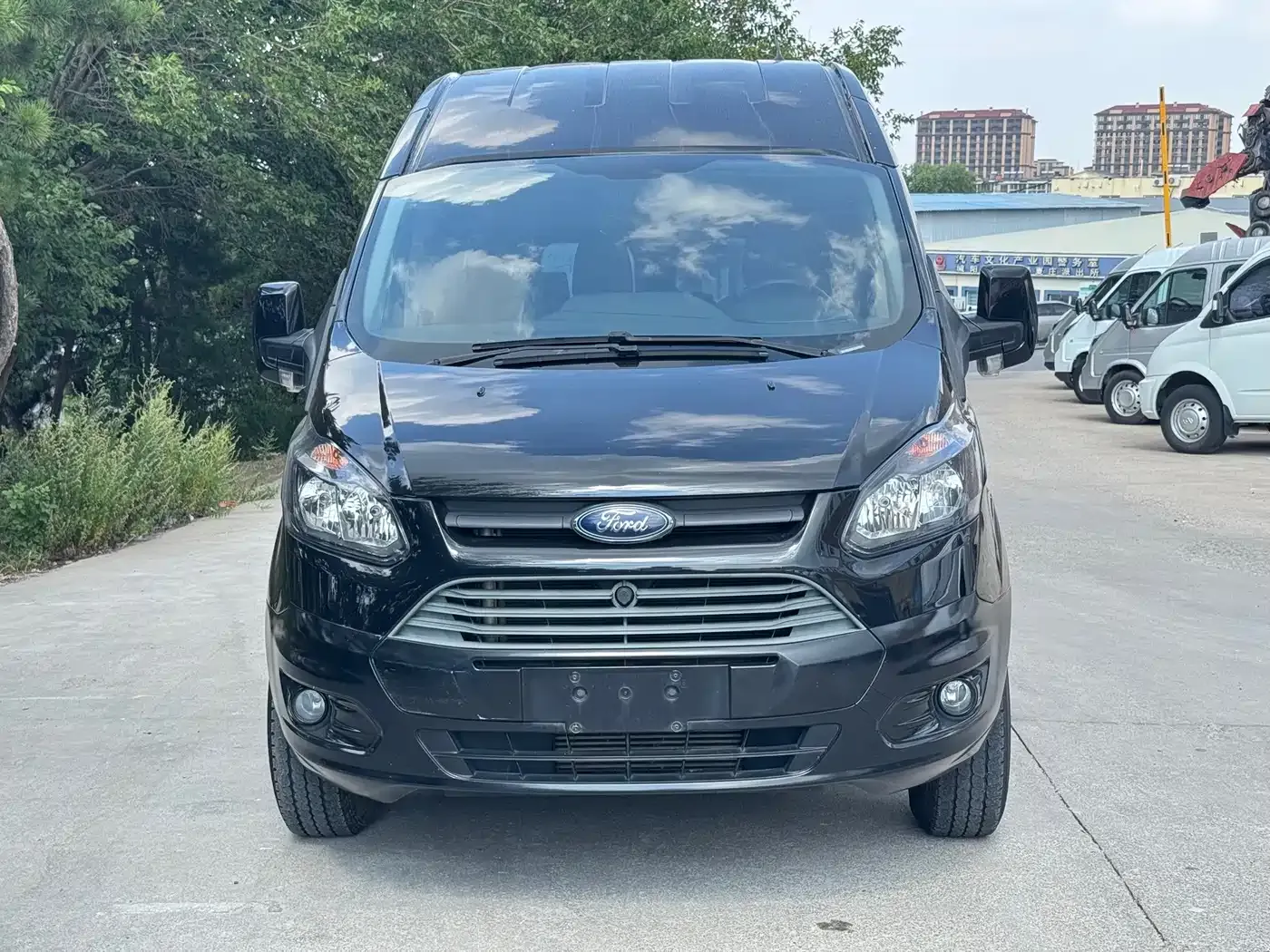 Ford Transit Model 2.0T Diesel Manual Premium Operating Business Travel Medium Wheelbase Medium Roof 9-Seater China VI 2021 — фото 3