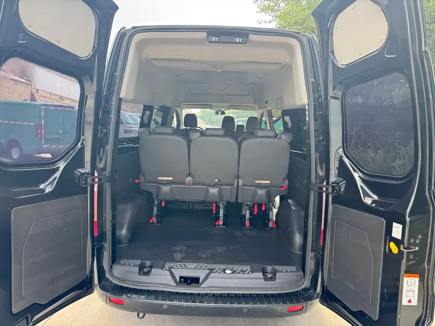 Ford Transit Model 2.0T Diesel Manual Premium Operating Business Travel Medium Wheelbase Medium Roof 9-Seater China VI 2021 — фото 14
