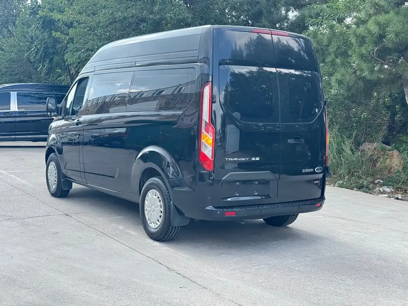 Ford Transit Model 2.0T Diesel Manual Premium Operating Business Travel Medium Wheelbase Medium Roof 9-Seater China VI 2021 — фото 5