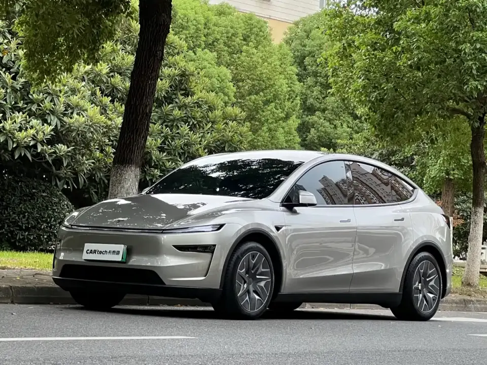 Tesla Model Y L Facelift Long Range AWD 2025