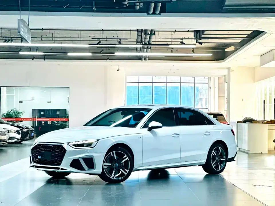 Audi A4L 40 TFSI Luxury Dynamic 2021