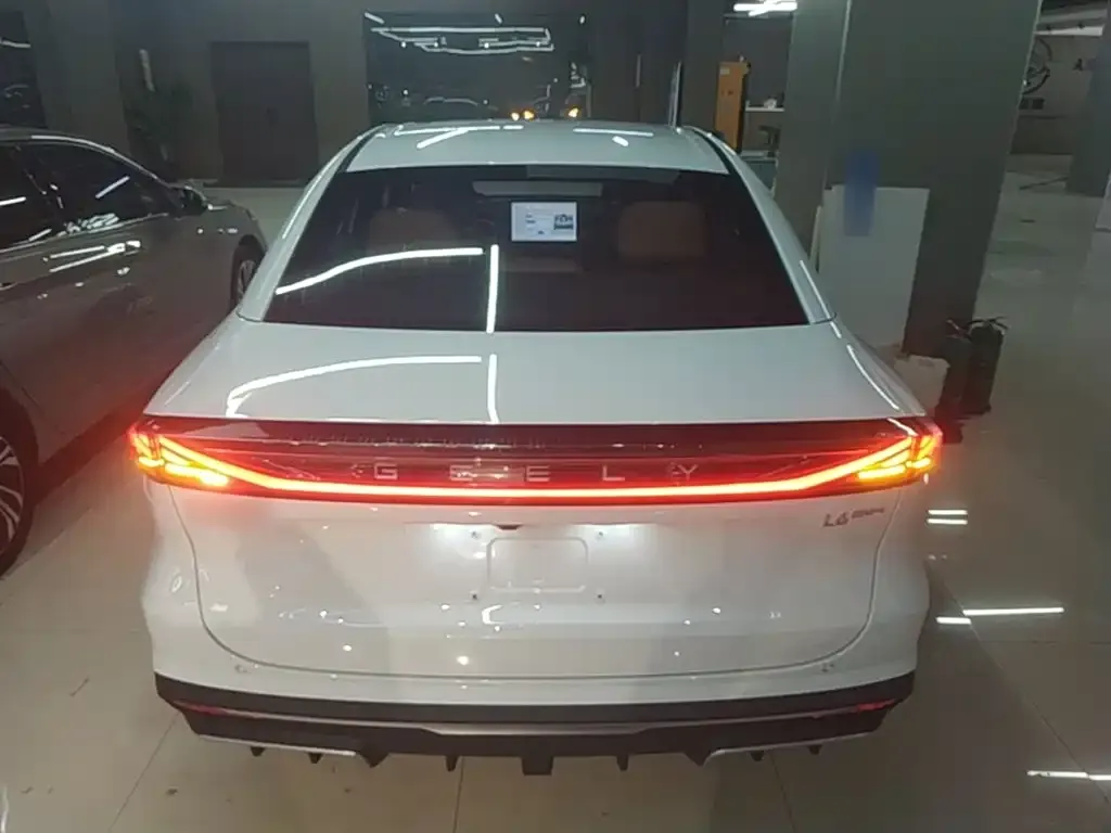 Geely Galaxy Galaxy L6 EM-i 60km Explorer Edition 2025 — фото 6