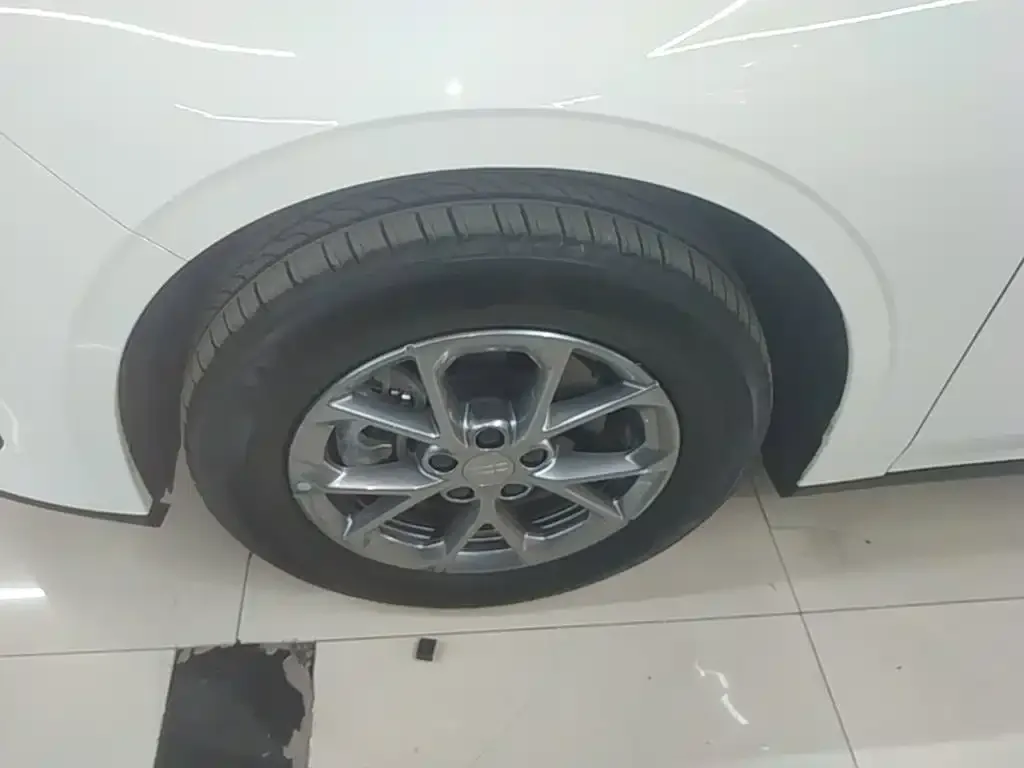 Geely Galaxy Galaxy L6 EM-i 60km Explorer Edition 2025 — фото 23