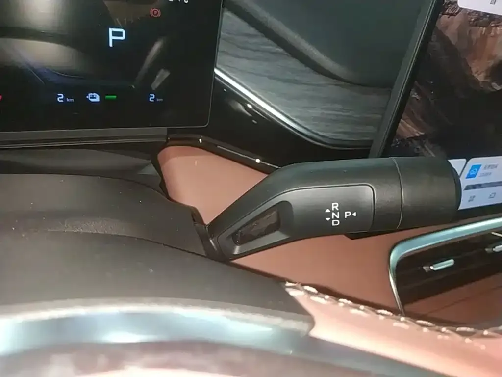 Geely Galaxy Galaxy L6 EM-i 60km Explorer Edition 2025 — фото 14