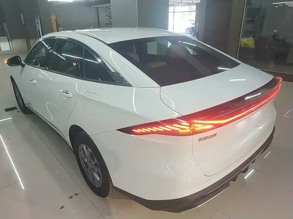 Geely Galaxy Galaxy L6 EM-i 60km Explorer Edition 2025 — фото 5