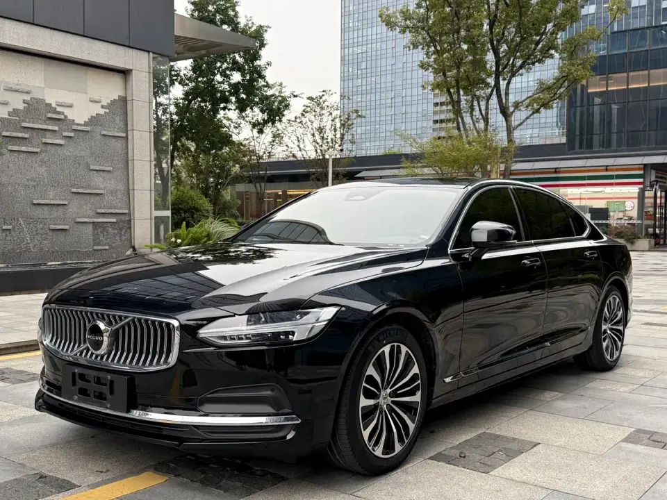 Volvo S90 B5 Momentum Luxury Edition 2023