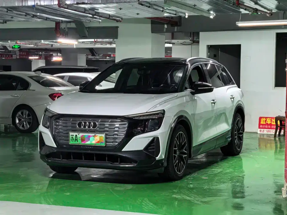 Audi Q5 e-tron 40 e-tron Starlight Mech Suit 2022