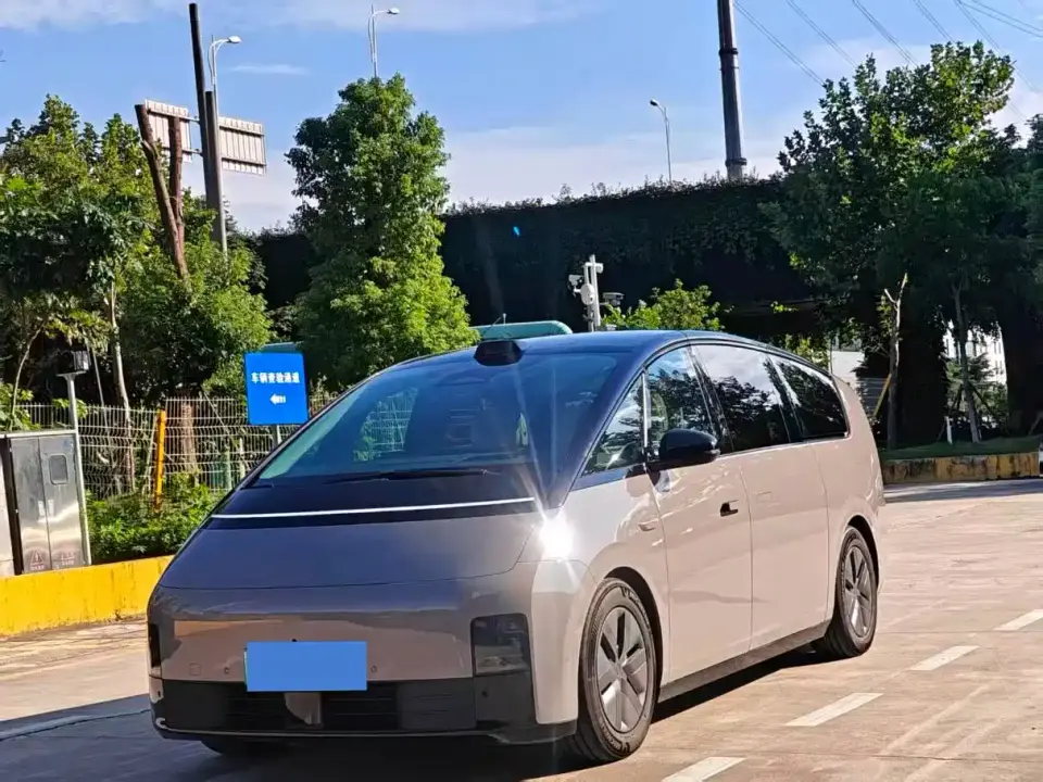 Li Auto MEGA Ultra 2025