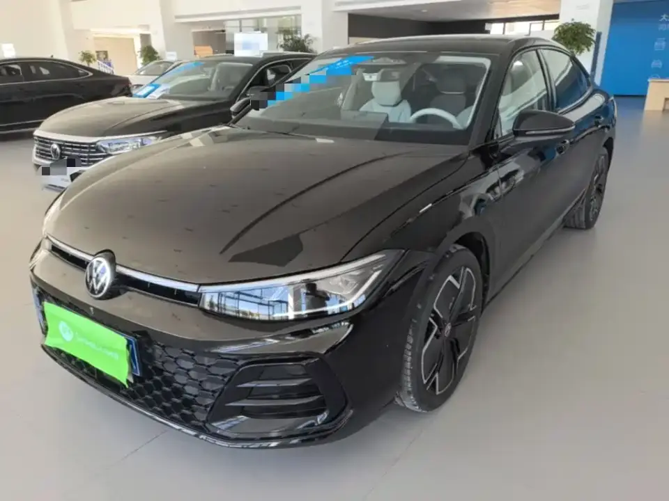 Volkswagen Passat Model Pro 380TSI Starlight Dragon Premium Edition 2026