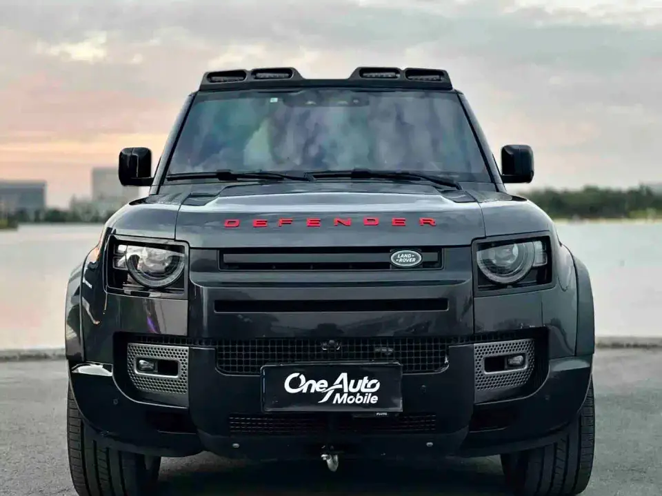 Land Rover Defender Model 110 5.0T V8 2023