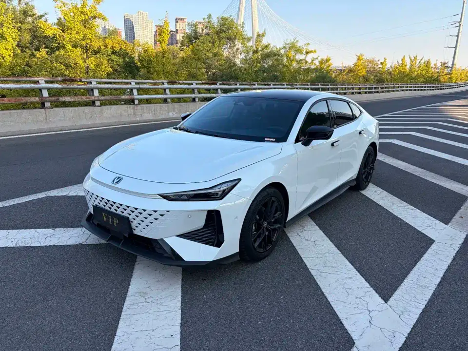 Changan UNI-V 1.5T Smart Pilot 2024