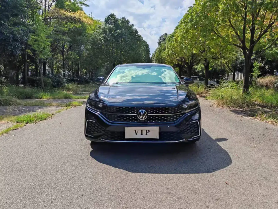 Volkswagen Passat 330TSI Starlight Elite Edition 2024