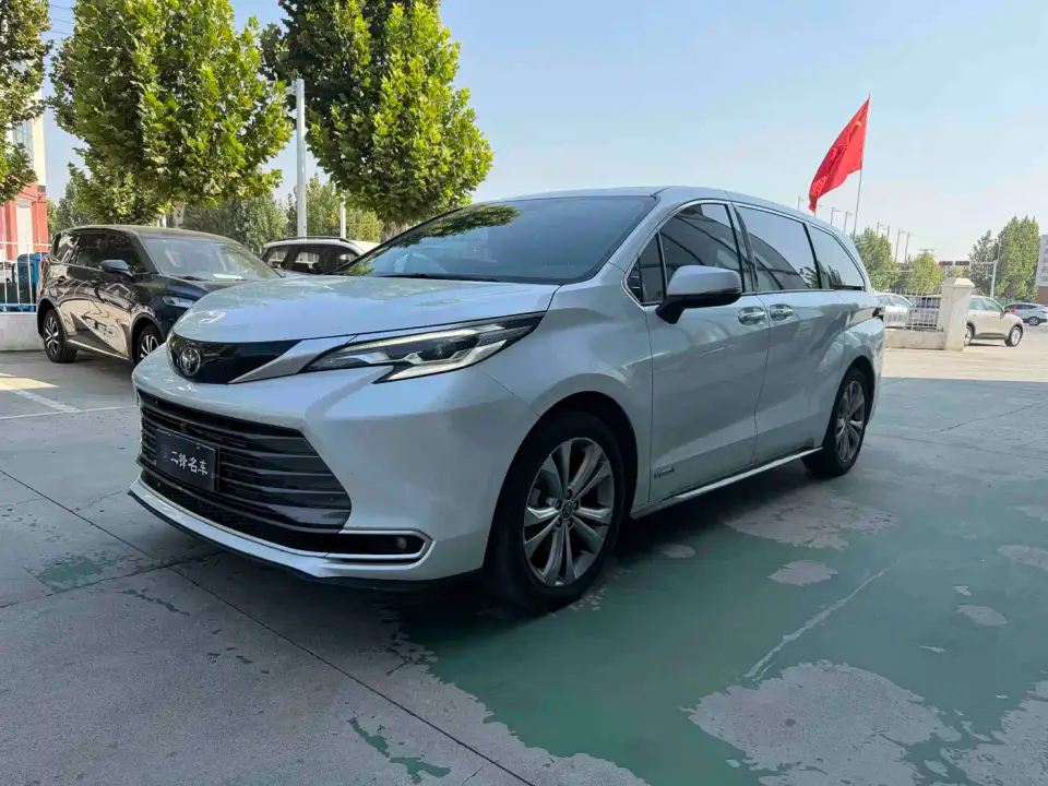 Toyota Sienna 2.5L Hybrid Premium Edition 2024