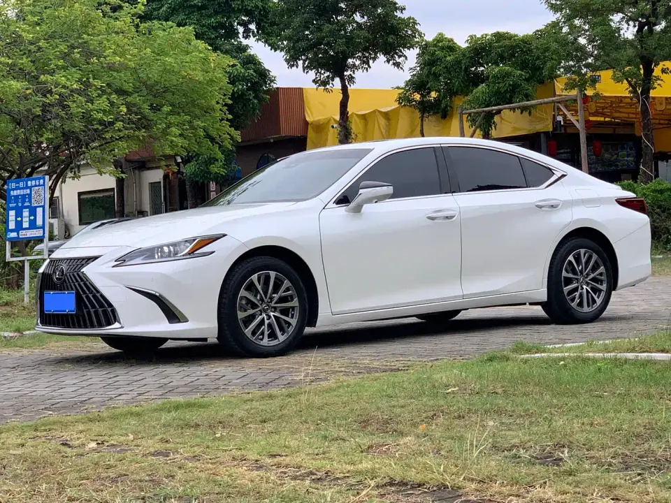 Lexus ES 200 Excellence Edition 2024