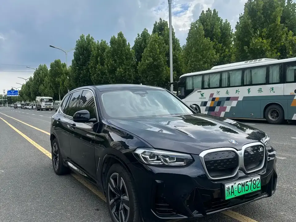 BMW iX3 Leading Edition 2025