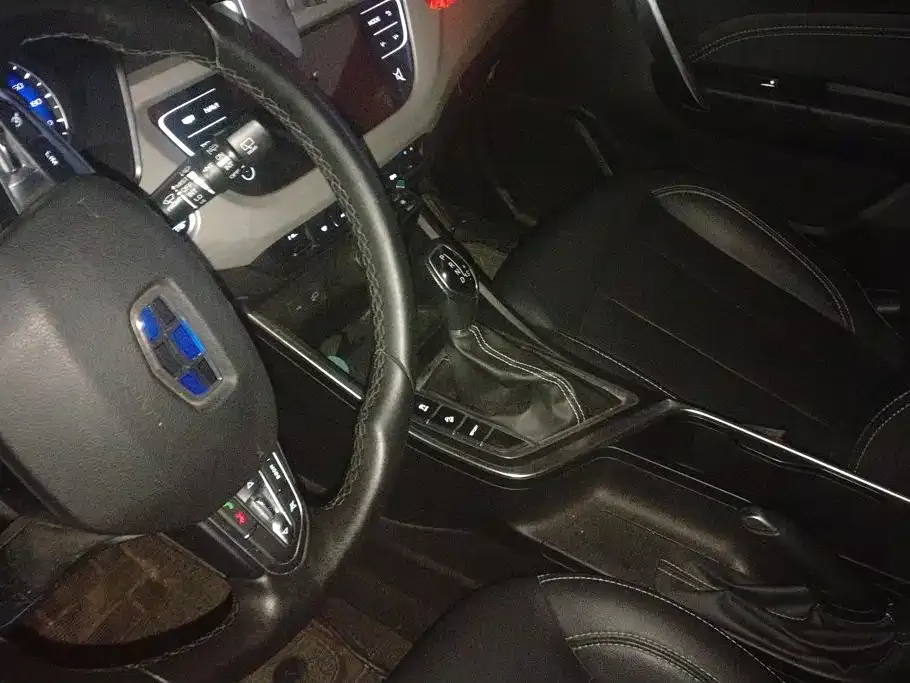 Geely Vision X3 1.5L CVT Premium 2021 — фото 16
