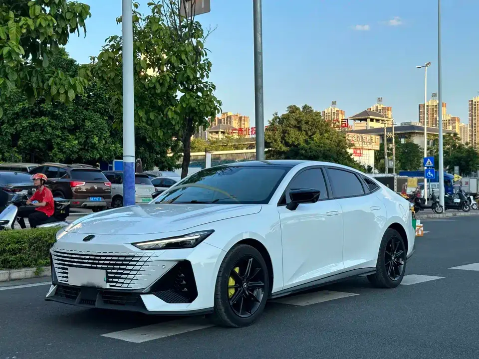 Changan UNI-V 1.5T Premium Model 2023