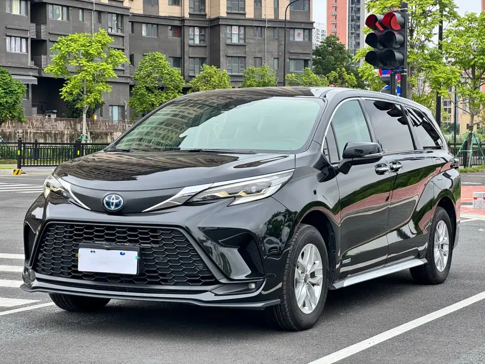 Toyota Granvia 2.5L Hybrid Comfort Edition 2023