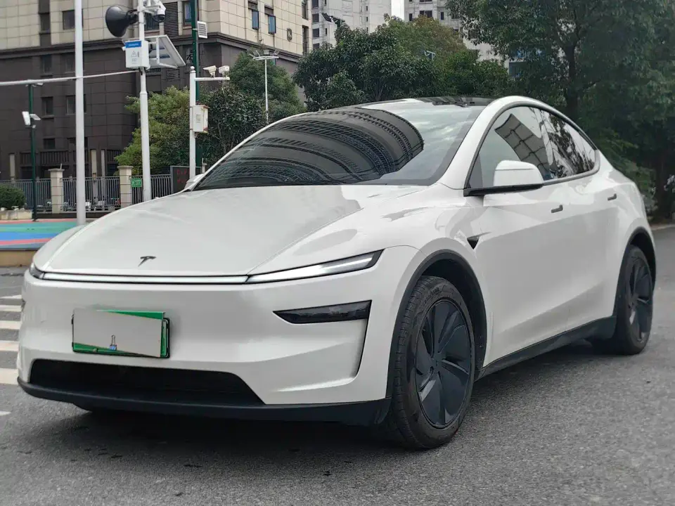 Tesla Model Y Rear-Wheel Drive 2025