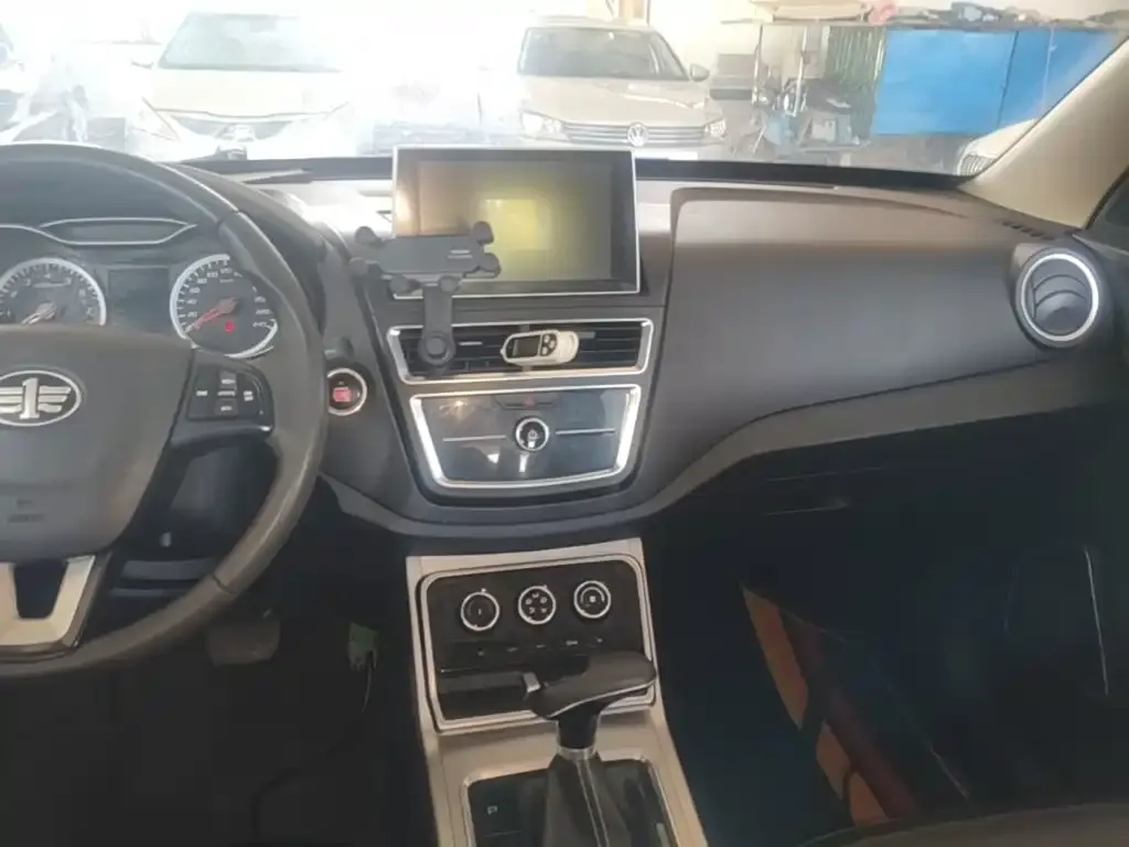 Besturn X40 1.6L Auto Luxury Type China V 2019 — фото 13