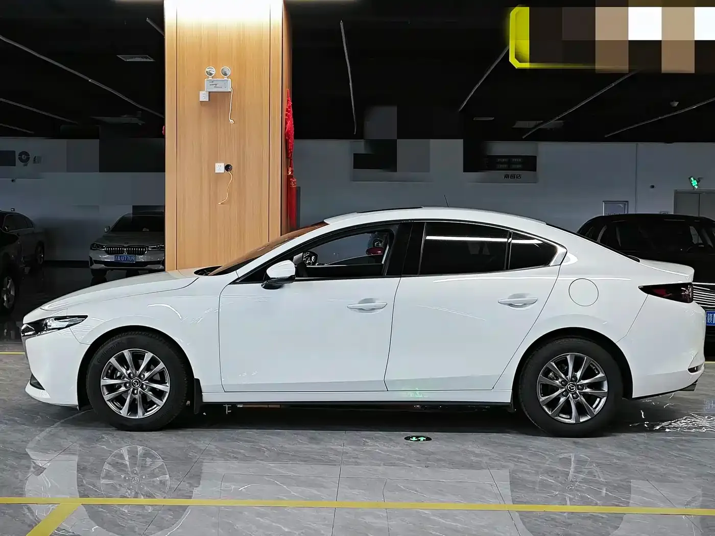 Mazda Mazda3 Axela 1.5L Automatic Sunroof Edition 2020 — фото 3