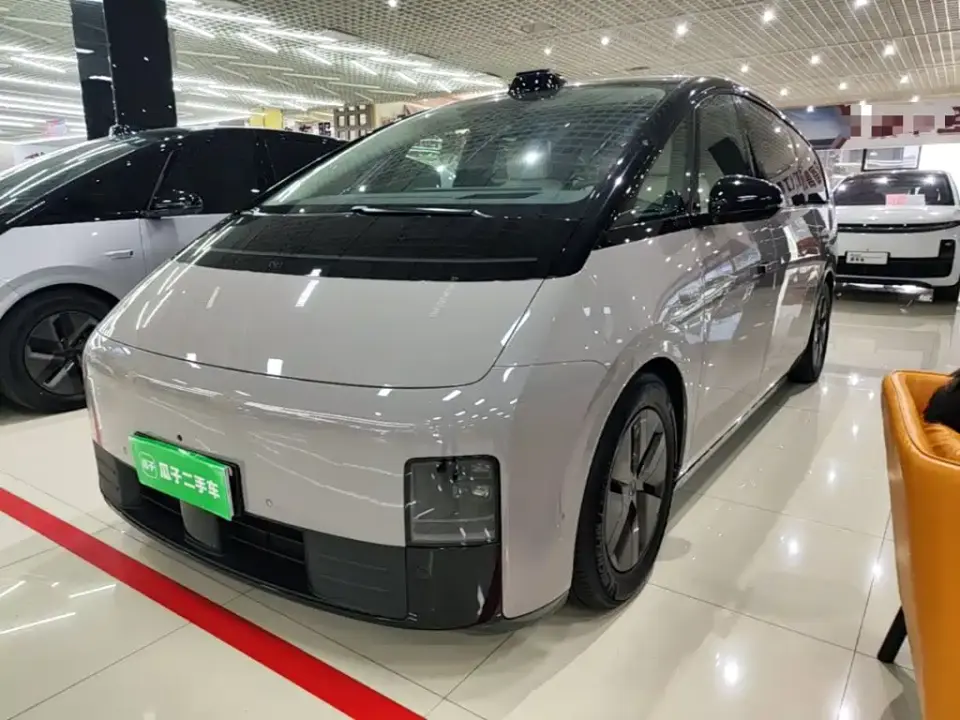Li Auto MEGA Ultra 2025