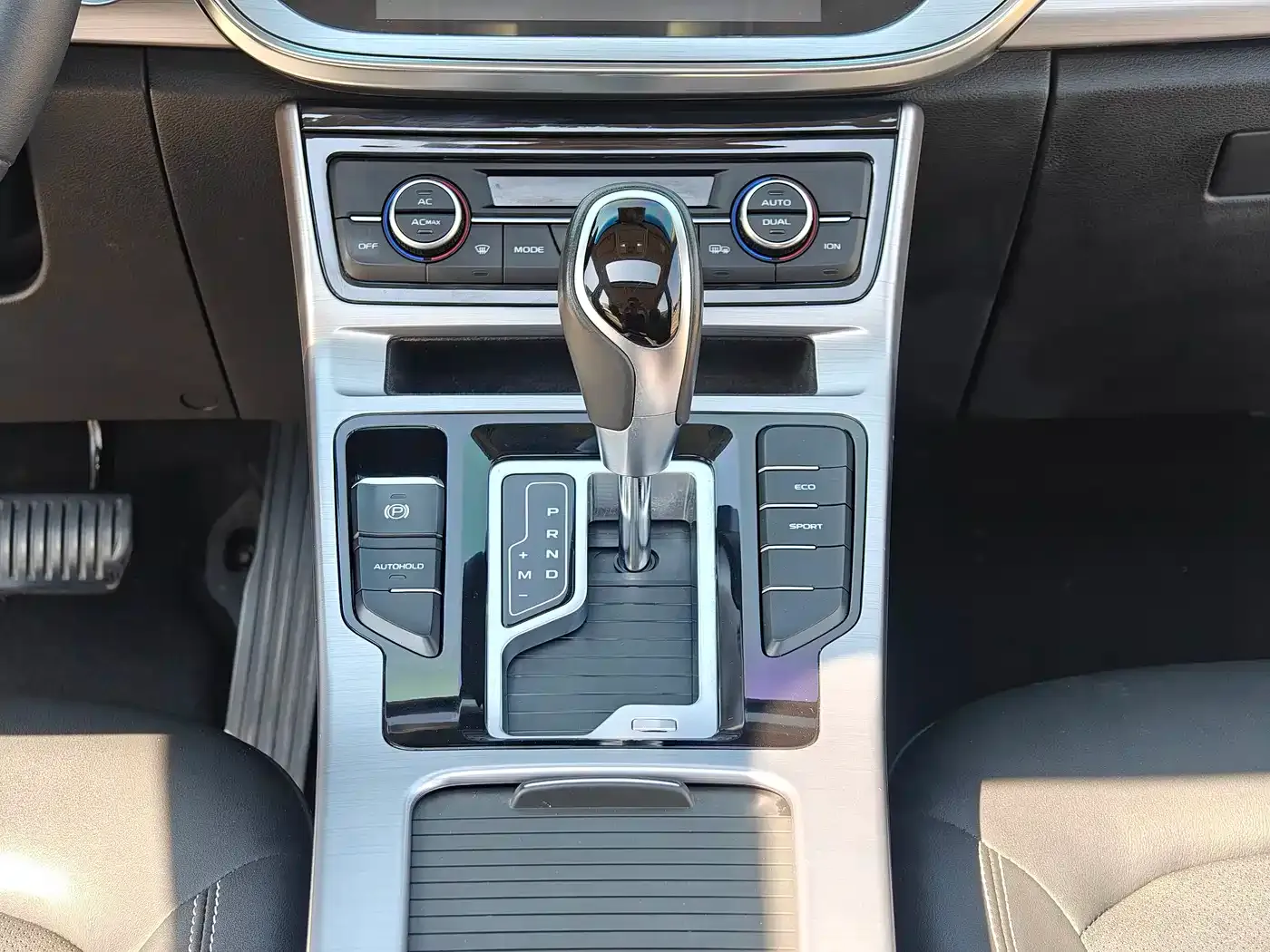 Geely Emgrand GL 1.4T CVT Elite Zhixiang Edition 2020 — фото 20