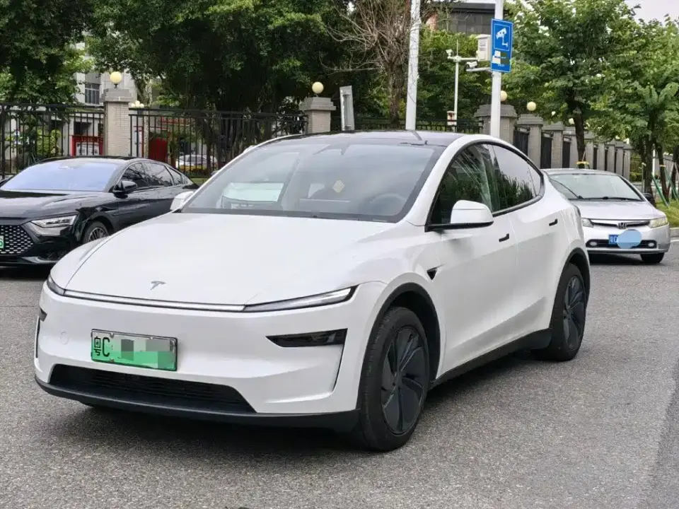 Tesla Model Y Rear-Wheel Drive 2025