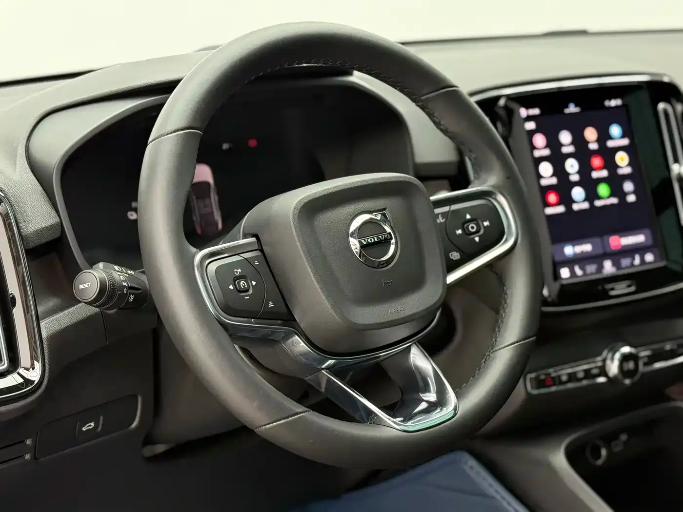 Volvo C40 Long Range Edition 2023 — фото 14