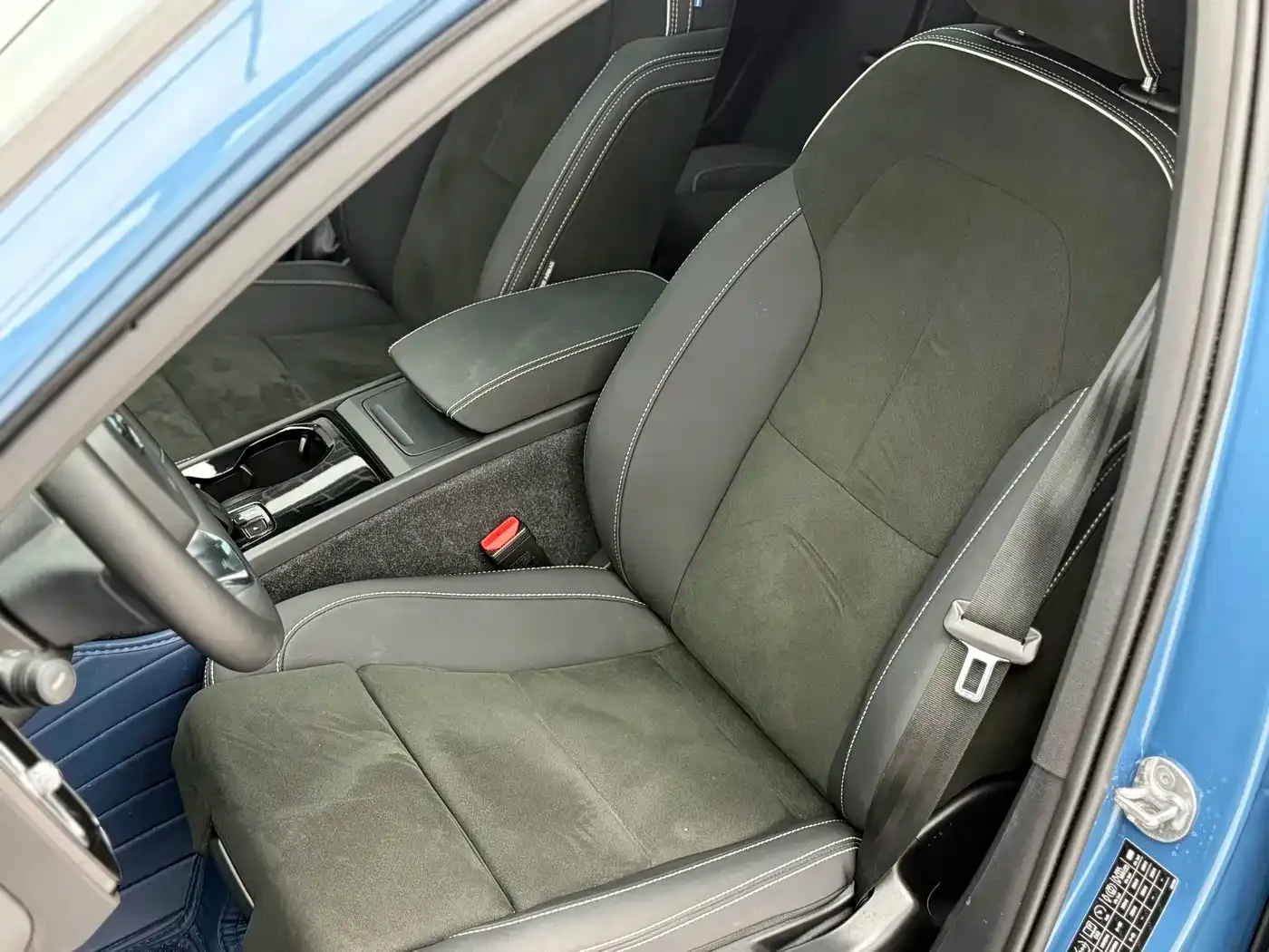 Volvo C40 Long Range Edition 2023 — фото 16