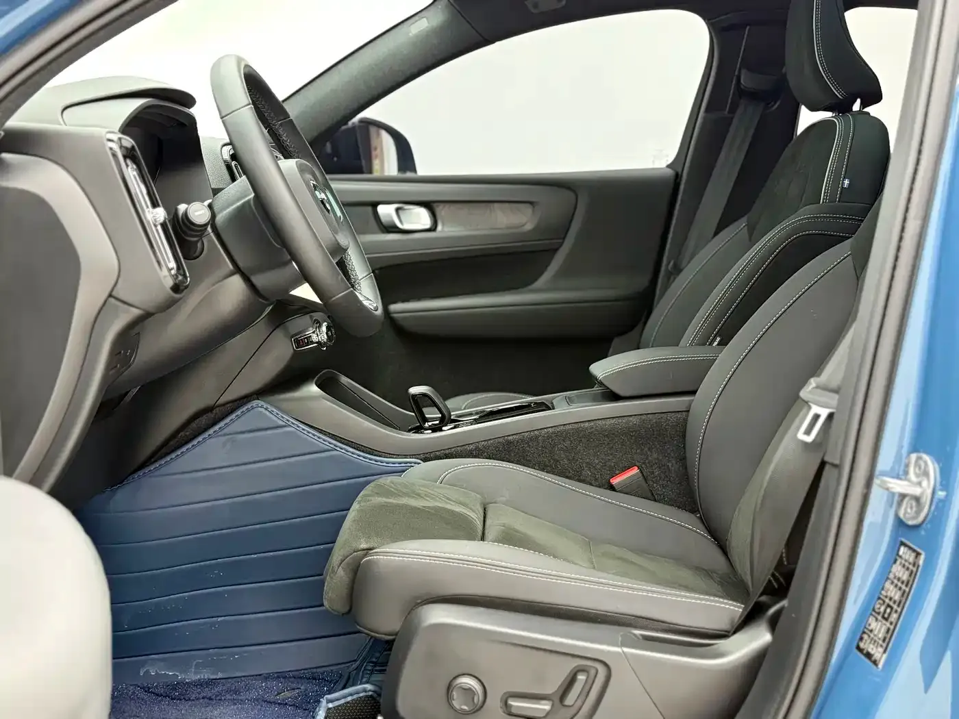 Volvo C40 Long Range Edition 2023 — фото 5