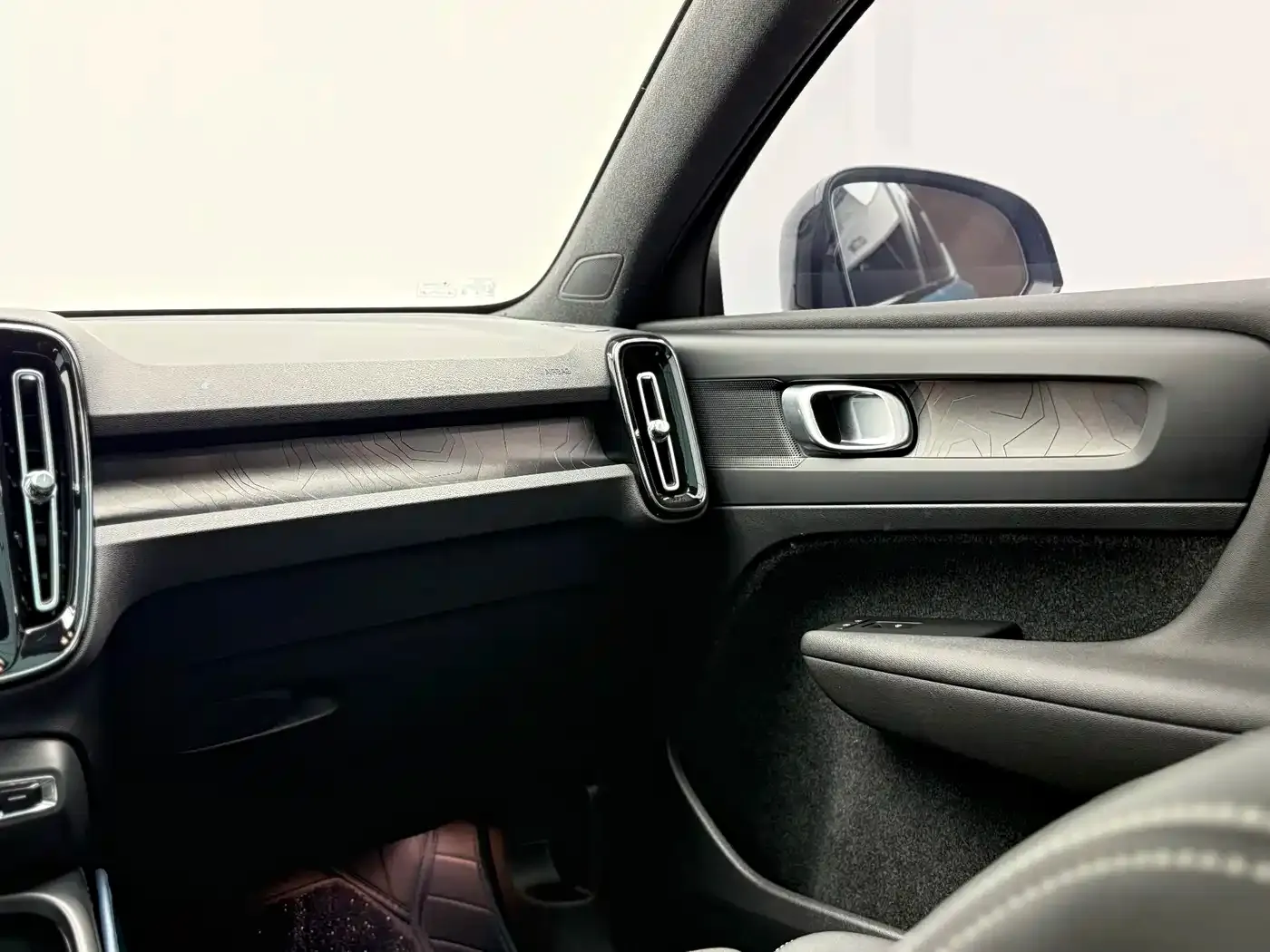 Volvo C40 Long Range Edition 2023 — фото 12