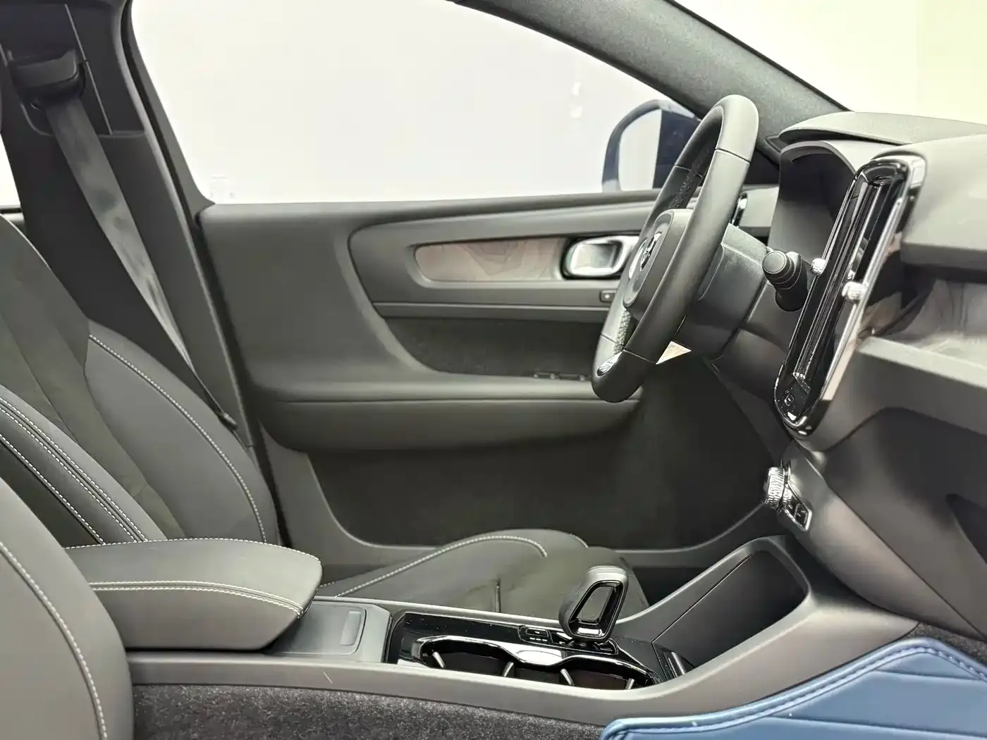 Volvo C40 Long Range Edition 2023 — фото 19