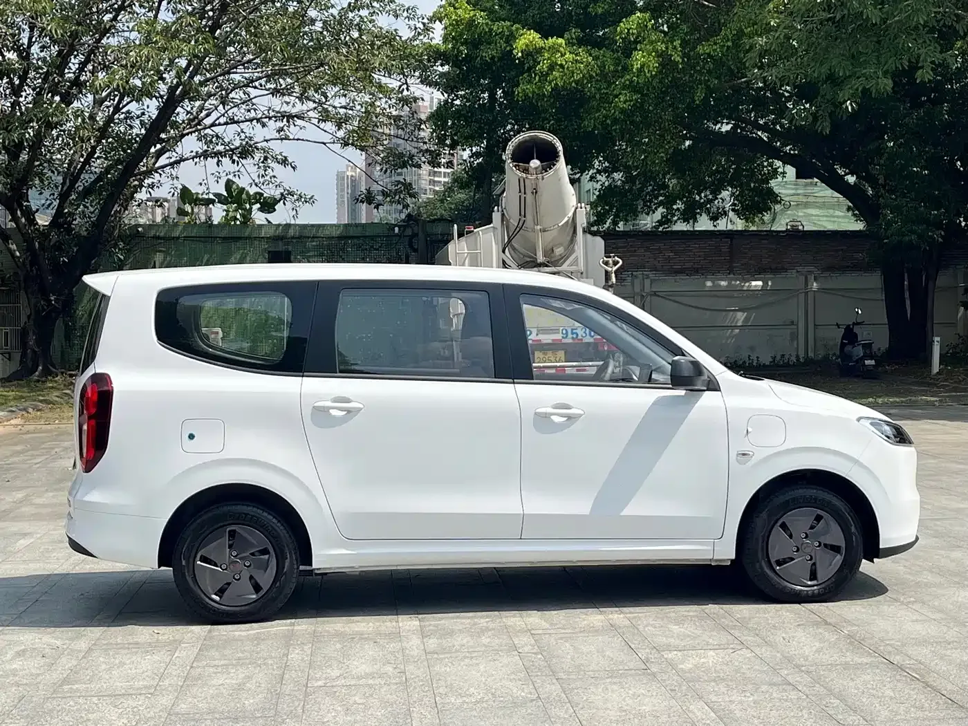 Wuling Motors Wuling Hongguang New Energy Model Range Extender Hybrid 50KM Standard 2025 — фото 16